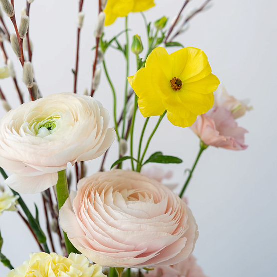 Композиция в ведёрке «Дыхание весны»