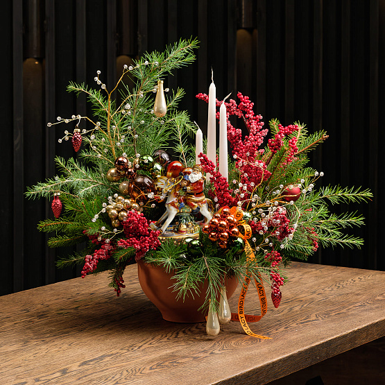 Композиция со свечами и Дедом Морозом «Пряности и сладости»