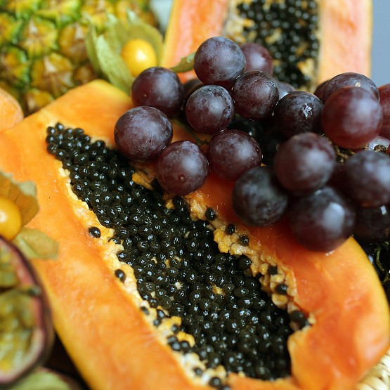 Корзина с экзотическими фруктами «Райское наслаждение»