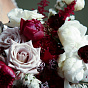 Букет свадебный бордово-белый раскидистый