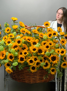 Корзина с цветами «Солнце золотое»