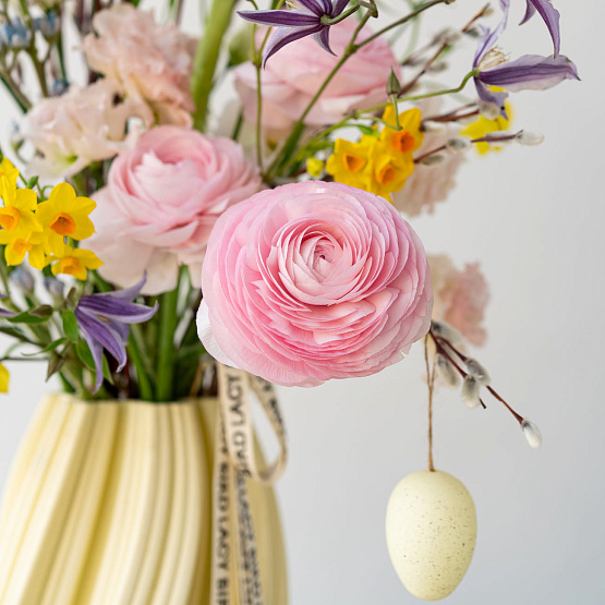 Букет в вазе «Светлый праздник»