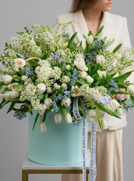 Коробка с цветами «Воздушный поцелуй»