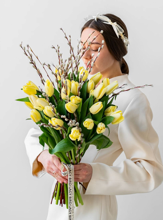 Тюльпаны с вербой