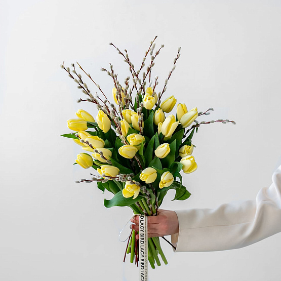 Тюльпаны с вербой