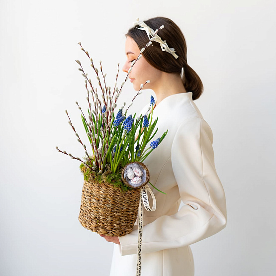 Мускари в корзинке