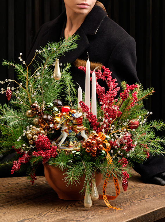 Композиция со свечами и Дедом Морозом «Пряности и сладости»