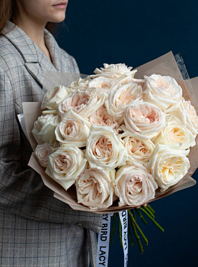 Монобукет из пионовидных роз White O’Hara 21 шт.
