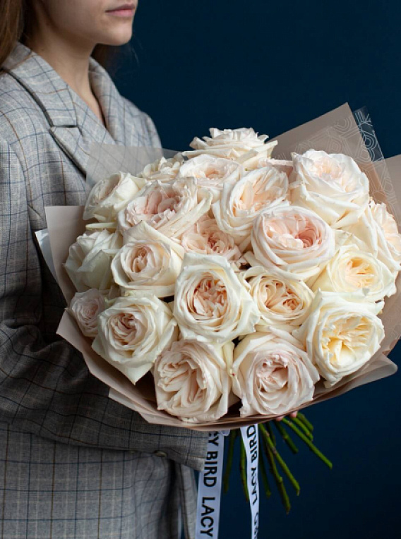 Монобукет из пионовидных роз White O’Hara 21 шт.