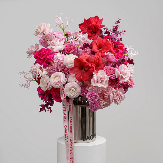 Бидон с цветами «Влюбленные сердца»