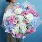 Триобукет из пионов, эустомы и гортензии