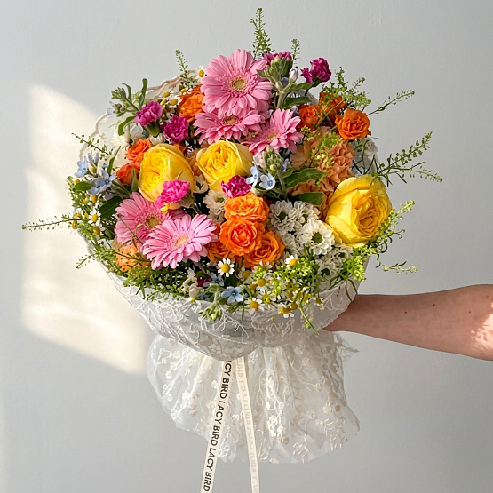 Bouquet of guipure
