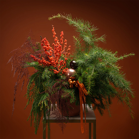 Композиция с илексом «Пряности и сладости»