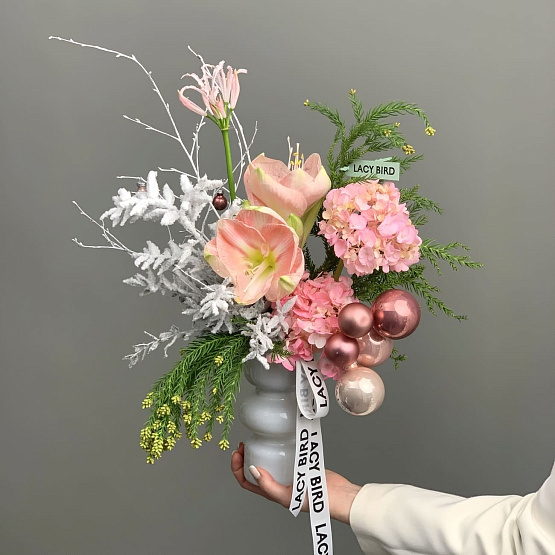 Композиция в вазе  Морозные ланиты