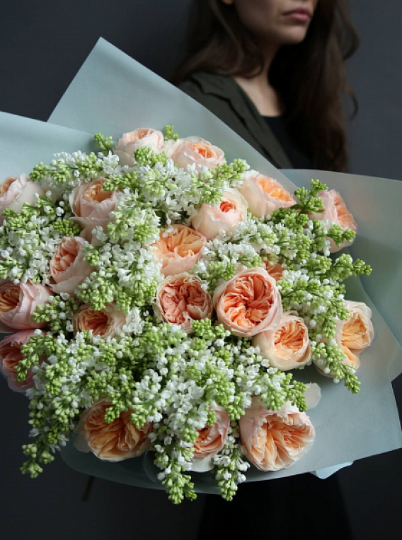 Дуобукет из пионовидных роз «Джульетта» и сирени