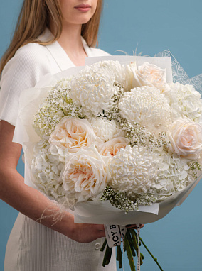 Триобукет с хризантемой, розой и гипсофилой