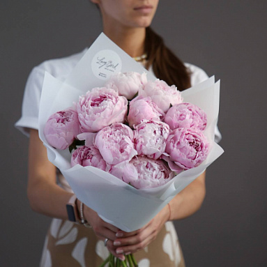 Розовые пионы Sarah Bernhardt