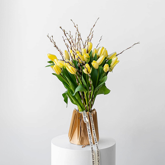 Тюльпаны с вербой