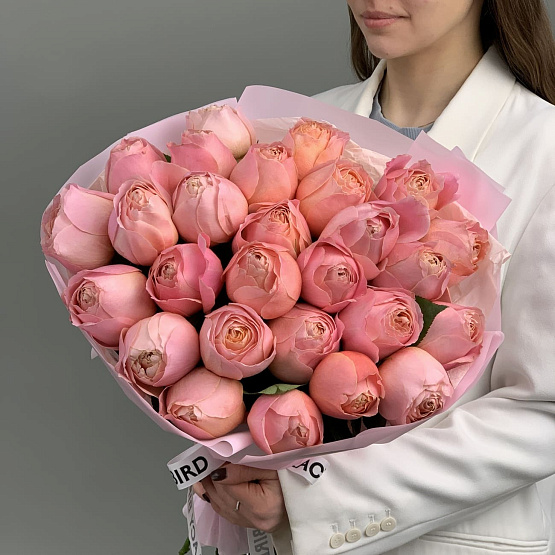 Моно букет из пионов дней розы Сикрет гарден