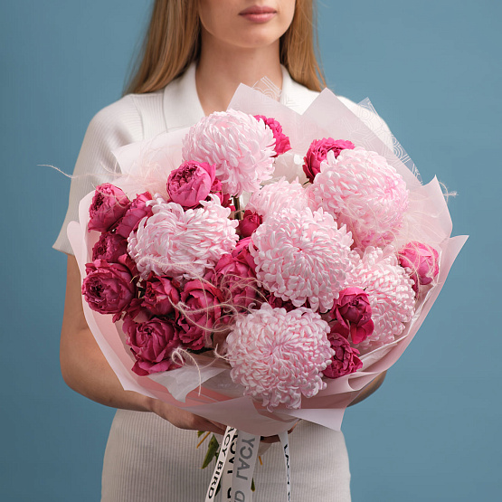 Дуобукет с хризантемой и кустовой розой