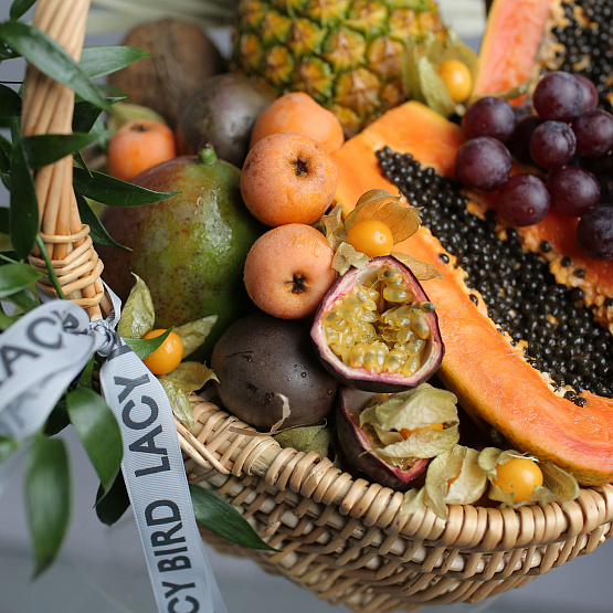 Корзина с экзотическими фруктами «Райское наслаждение»