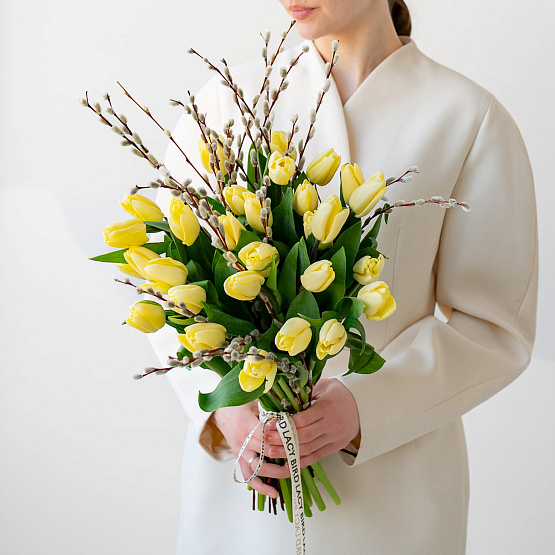 Тюльпаны с вербой