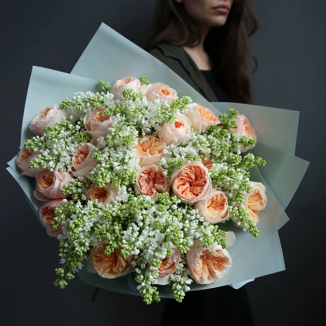 Дуобукет из пионовидных роз «Джульетта» и сирени