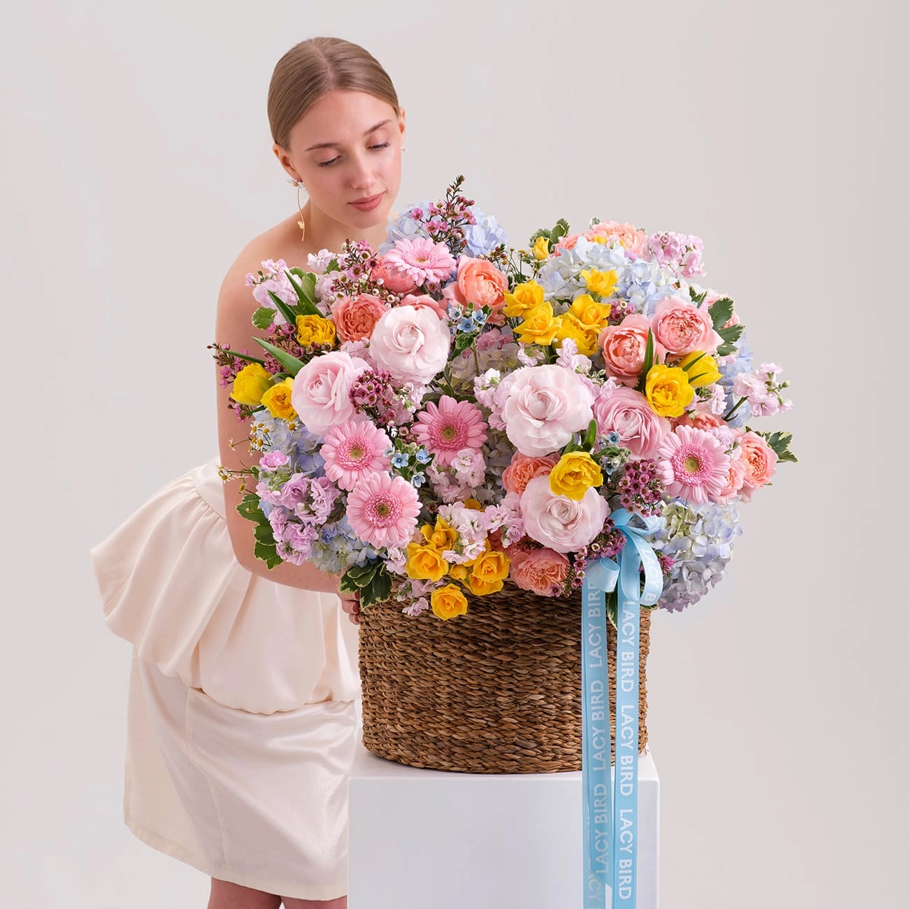 Корзина с цветами «Эйфория»