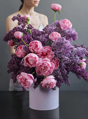 Коробка с цветами «Сиреневый рассвет»